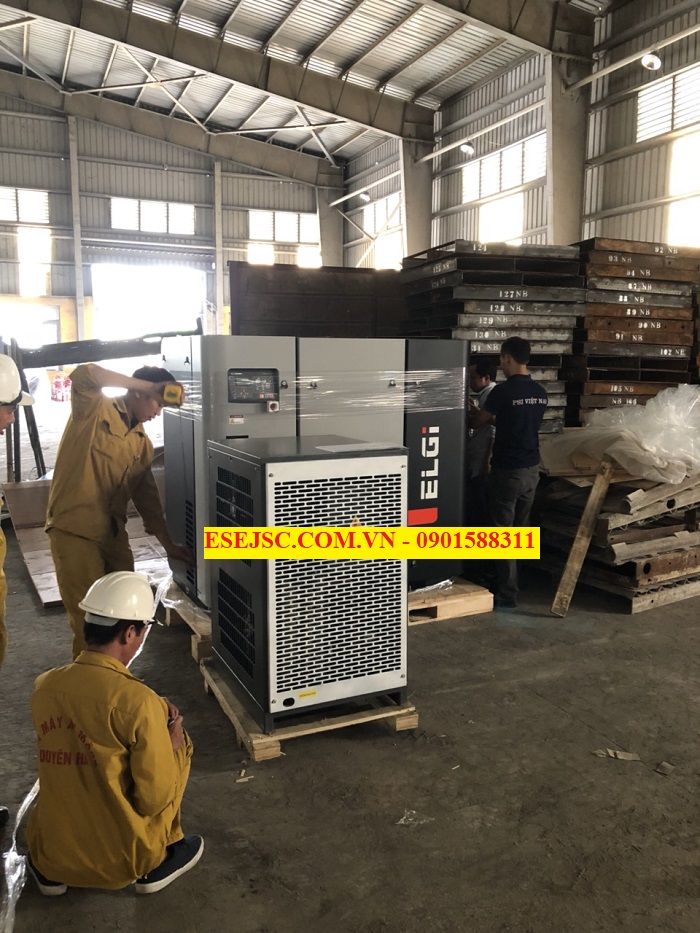 Giao hàng máy nén khí và máy sấy khí ELGI 30KW cho nhà máy
